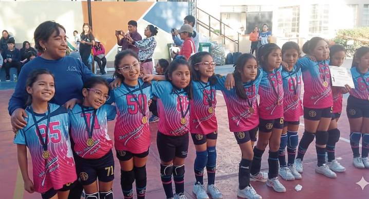Arequipa: I.E. María Auxiliadora dominó vóley Sub