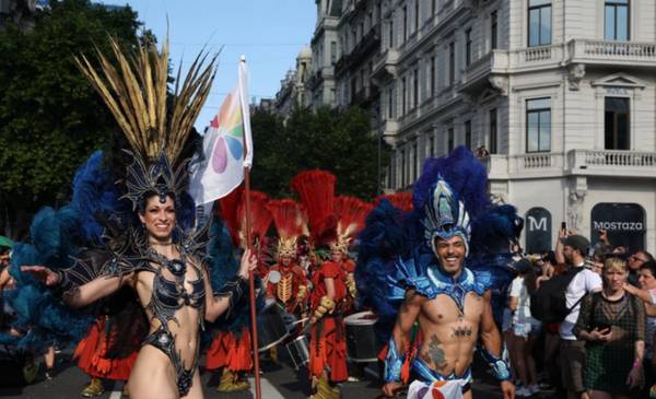 Marcha del Orgullo con fiesta, críticas y reclamos