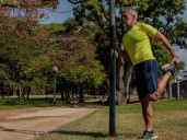 Por qué deberías dormir, comer y hacer ejercicio en los mismos horarios, según expertos