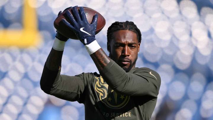 Titans’ Calvin Ridley carted to locker room with ankle injury