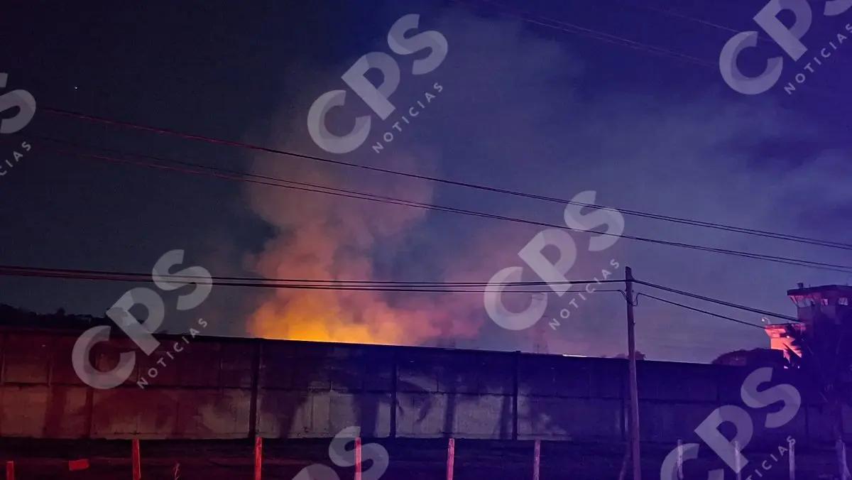 Incendio nocturno en penal de Ixtapa