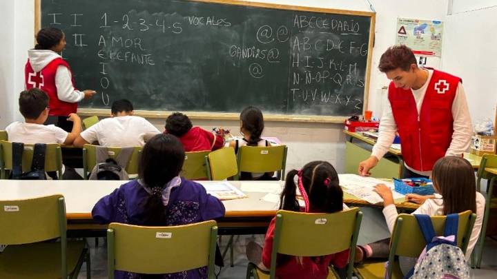 Cruz Roja Gandia ofrece clases de refuerzo para niños en situación de vulnerabilidad
