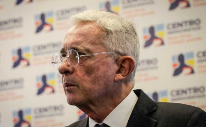 Megaconstrucción en Las Palmas bajo escrutinio de Álvaro Uribe