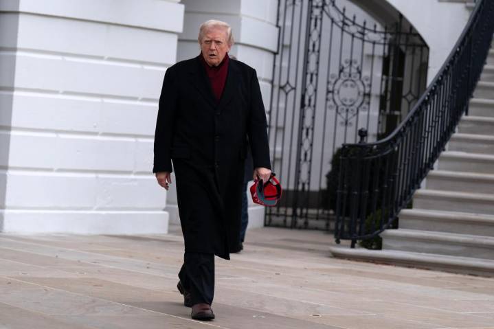 Memo: Gobierno de Trump planea revisar todos los refugiados admitidos durante presidencia de Biden