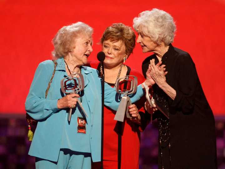 Los peores rumores sobre “Golden Girls” eran verdad: la pelea de Betty White a los gritos con esta coestrella y su “amistad” en la televisión