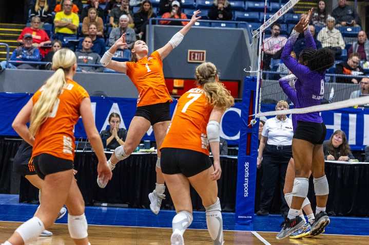 Bloomfield Hills beats Rockford in five sets in semifinal