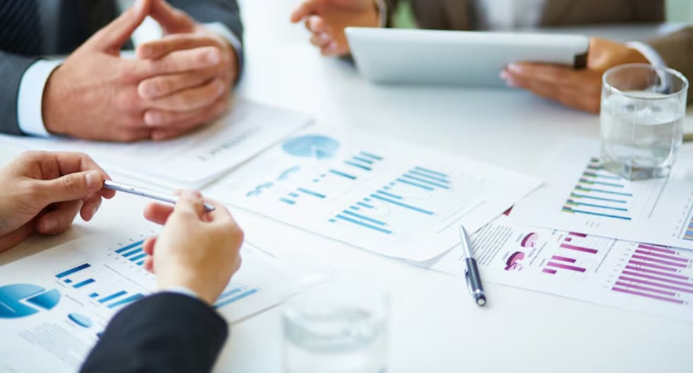 Servicios, el sector que más pesa y genera empleo en Perú: así arrancaría el 2026