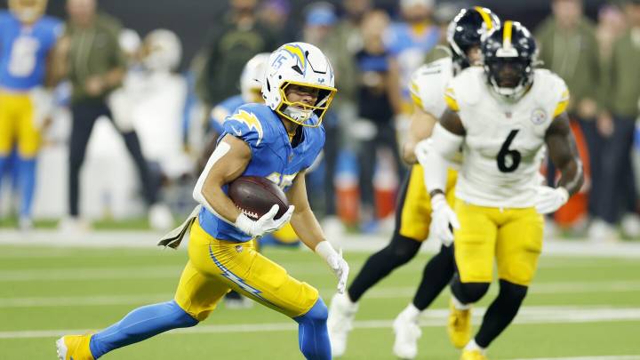 Sunday Night Football: Chargers score TD after Aaron Rodgers pick, lead 12