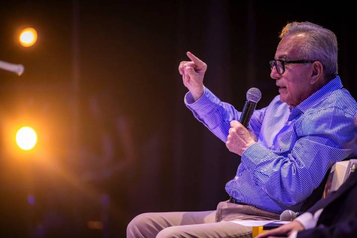 'López Obrador detuvo el anuncio y me eligió candidato': Rocha Moya