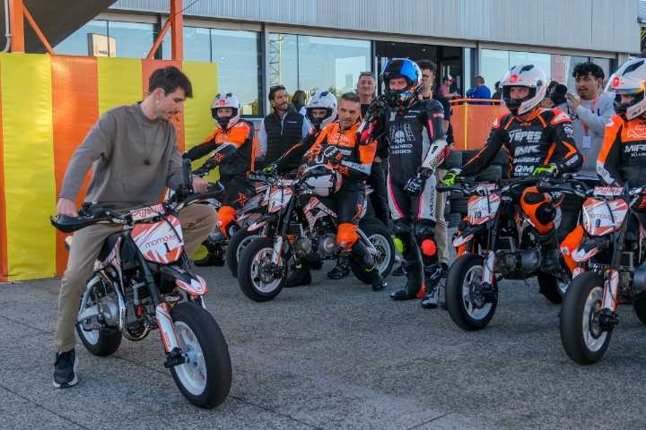 Álex Márquez ofrece un curso de conducción y una exhibición en el circuito de Villena