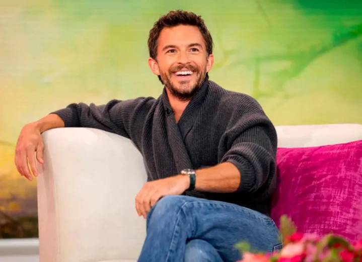 Jonathan Bailey es el hombre más sexy del mundo de 2025, según la revista People