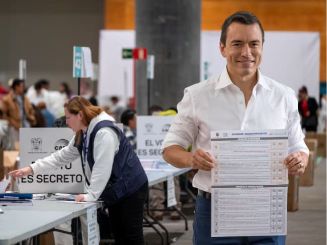 Ecuador vota en referéndum sobre una nueva Constitución: propuestas que definen el gobierno de Noboa