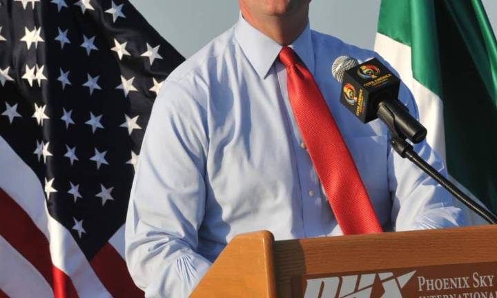 Por aire y por tierra, congresistas vuelven a Washington para votar reapertura de Gobierno