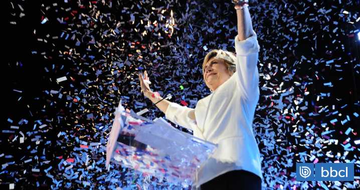 Matthei endurece tono, carga contra el FA y se erige como la única que puede derrotar a "comunista"