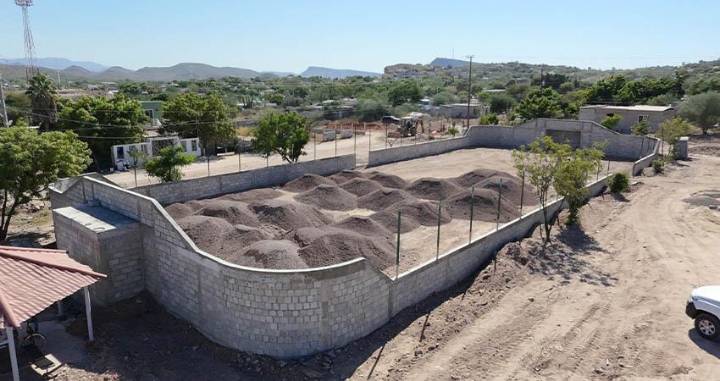 Avanza rehabilitación del campo de fútbol en colonia Villas de Guadalupe
