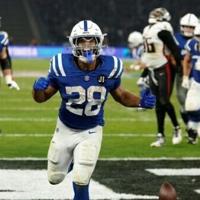 Taylor sparks Colts to Berlin win, Pats win streak hits seven