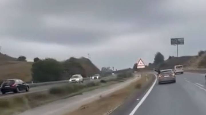 Una conductora kamikaze provoca un grave accidente con 5 heridos en la AP