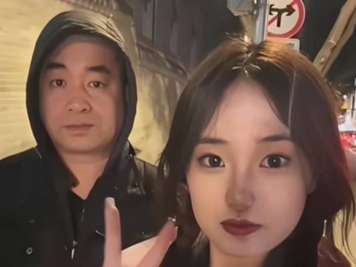 Renunció a su empleo y viajó 900 km para trabajar en un carrito de comida por una promesa: "Mi hija es lo más importante"