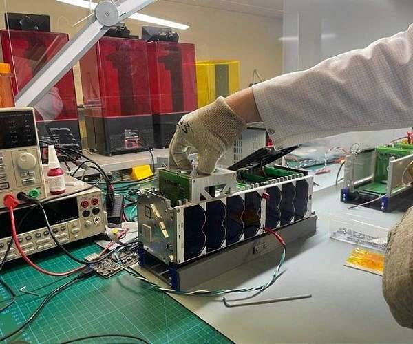 AI-developed controller directs satellite in pioneering in