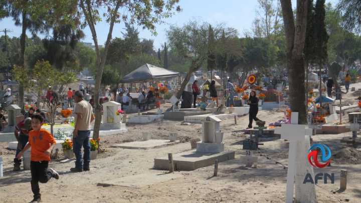 Recuerdan tijuanenses a sus familiares fallecidos