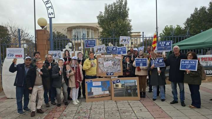 Teruel Existe se concentra en Andorra para pedir la A-68 y el empleo anunciado tras el cierre de la Térmica