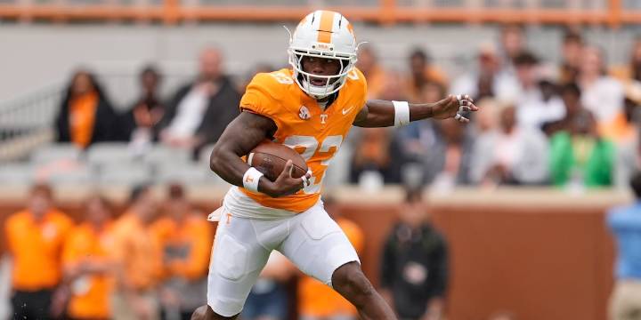 Boo Carter absent from Tennessee sidelines during Saturday win against New Mexico State