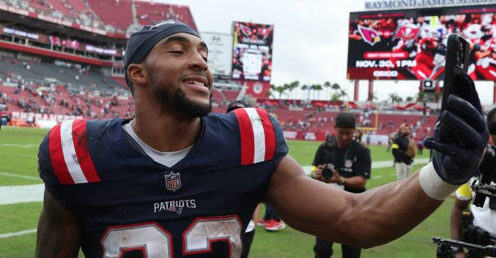 TreVeyon Henderson answers call in career performance against Buccaneers