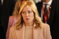 En un acto de campaña. Mordaz crítica de Meloni a los intelectuales "que llevaron a la izquierda a los márgenes de la vida política”