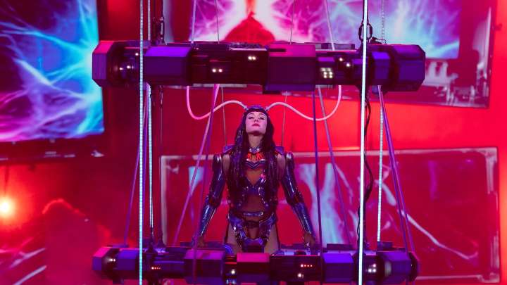 Katy Perry monta una gincana pop futurista en el Palau Sant Jordi