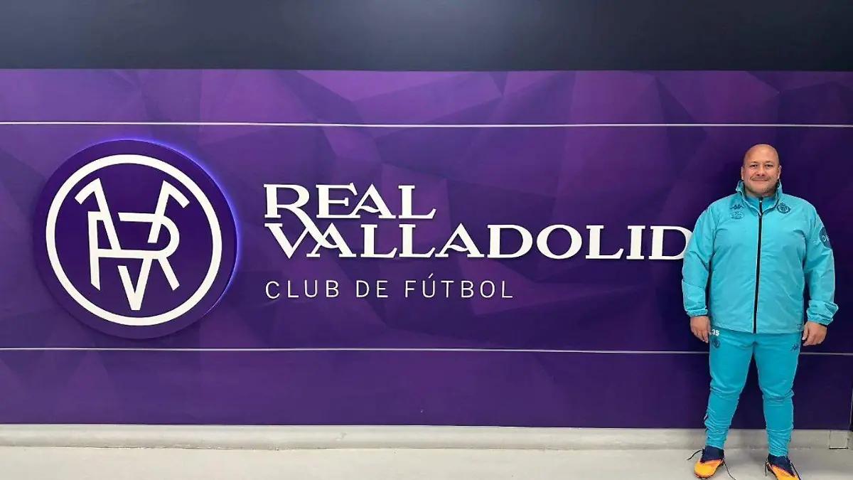 Enrique Alfaro, exgobernador de Jalisco, cumple su sueño: se convierte en auxiliar técnico del Real Valladolid