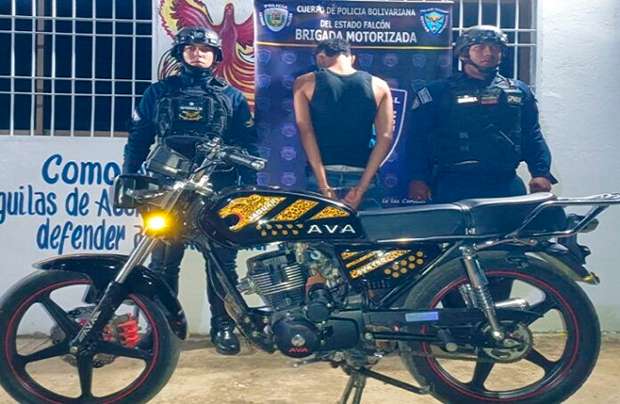Capturan a motociclista que intentó huir de la policía en Falcón