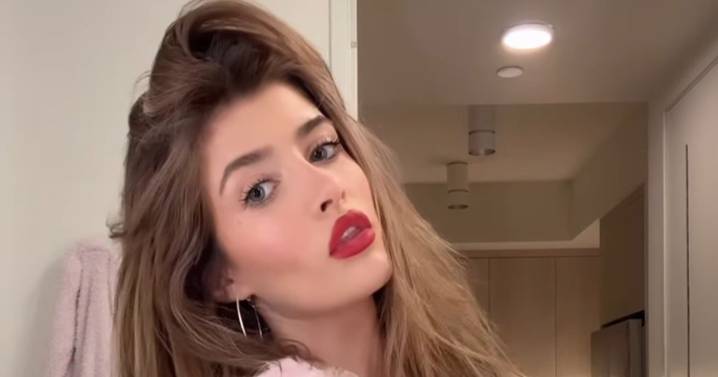 Sami Sheen Wows Fans in Pink Bathrobe