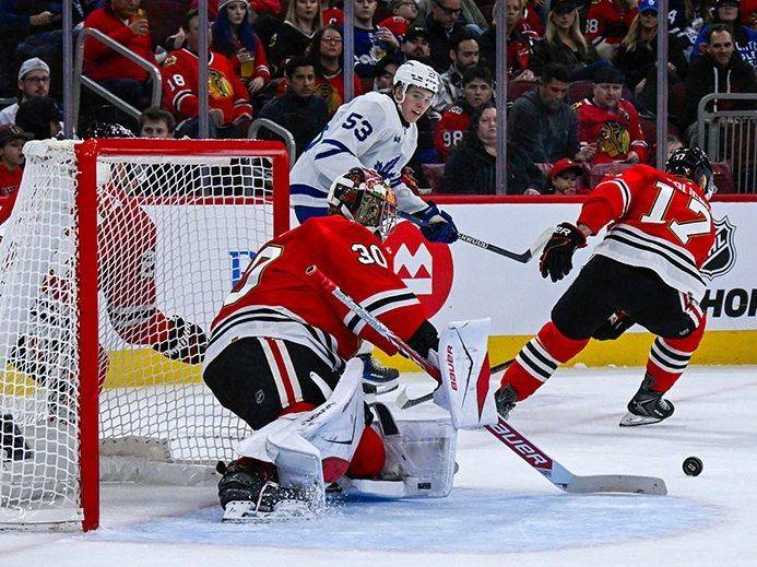 Maple Leafs waste strong road effort in late letdown loss to Hawks