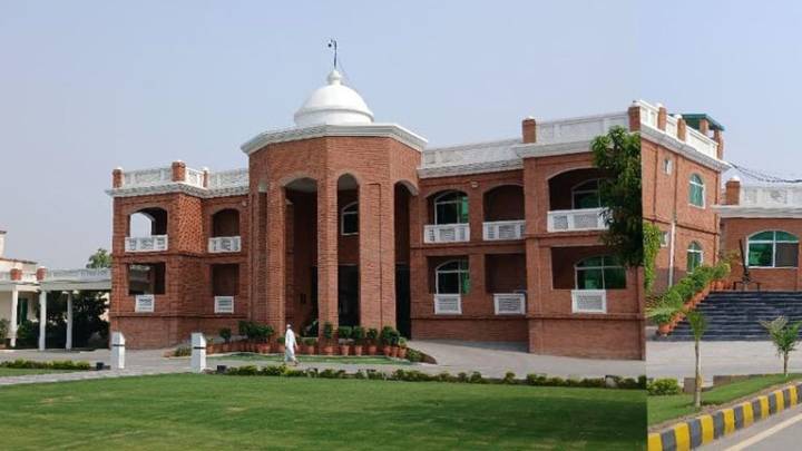 Suicide bombers kill three security force officers in Pakistan