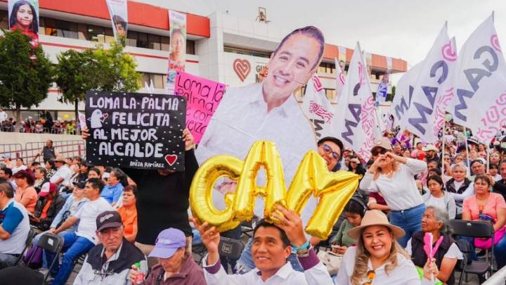 Janecarlo muestra músculo, reune 80 mil en primer informe