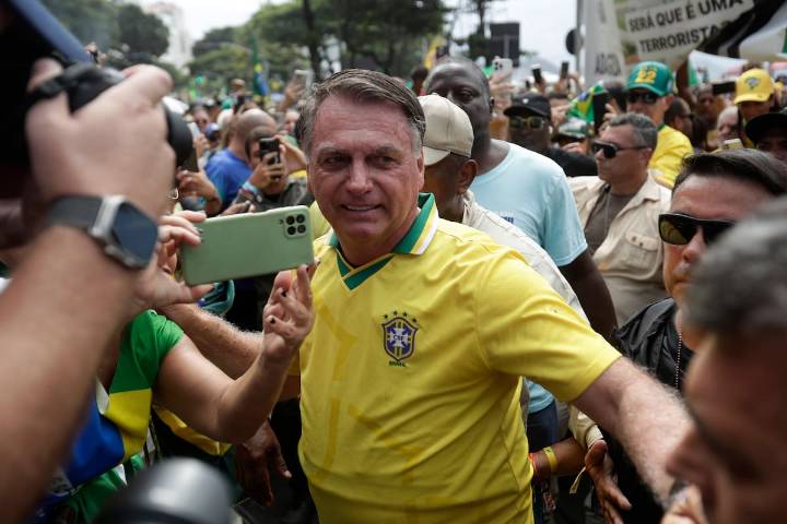 Tenía prisión domiciliaria. Arrestan al expresidente de Brasil Jair Bolsonaro y lo envían a la cárcel