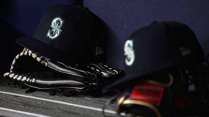 Seattle Mariners acquire minor league reliever, DFA Saucedo