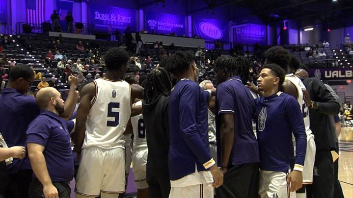 UAlbany men's basketball rolls to first win over SUNY Delhi