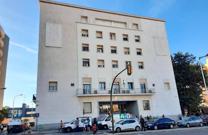 Condenado a un año y medio de cárcel en Huelva por agredir a su pareja por recriminarle no recoger el baño