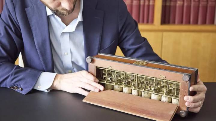 Se suspende la subasta en Francia de una calculadora inventada por Pascal en 1642