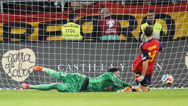 España sella su pase con empate agridulce, pero amplía su racha sin perder