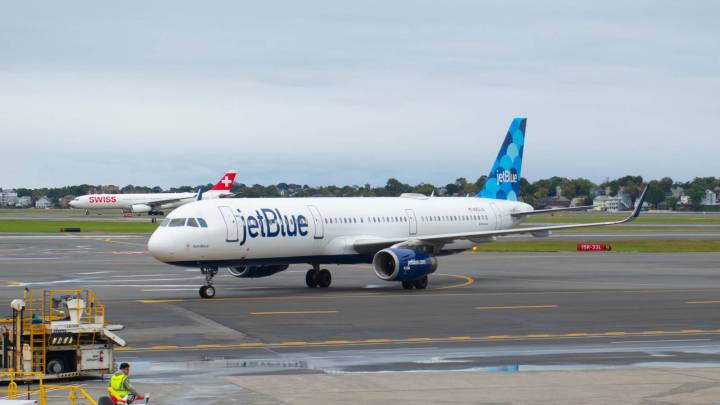 JetBlue Airbus A321 Returns To Boston After Passenger Smokes Marijuana In Lavatory