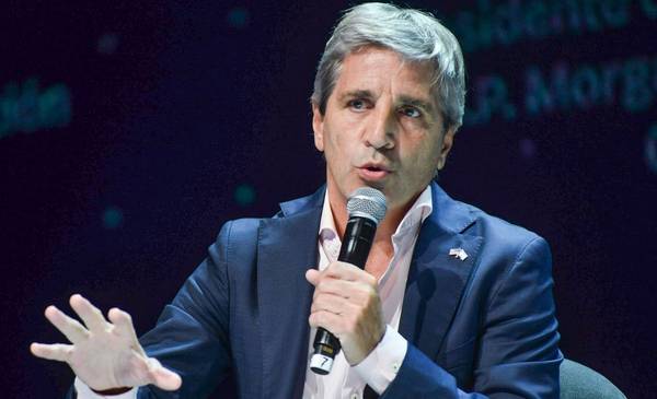 Tras el fiasco 2025, Caputo ahora prevé u$s 50.000 millones de inversiones en RIGI