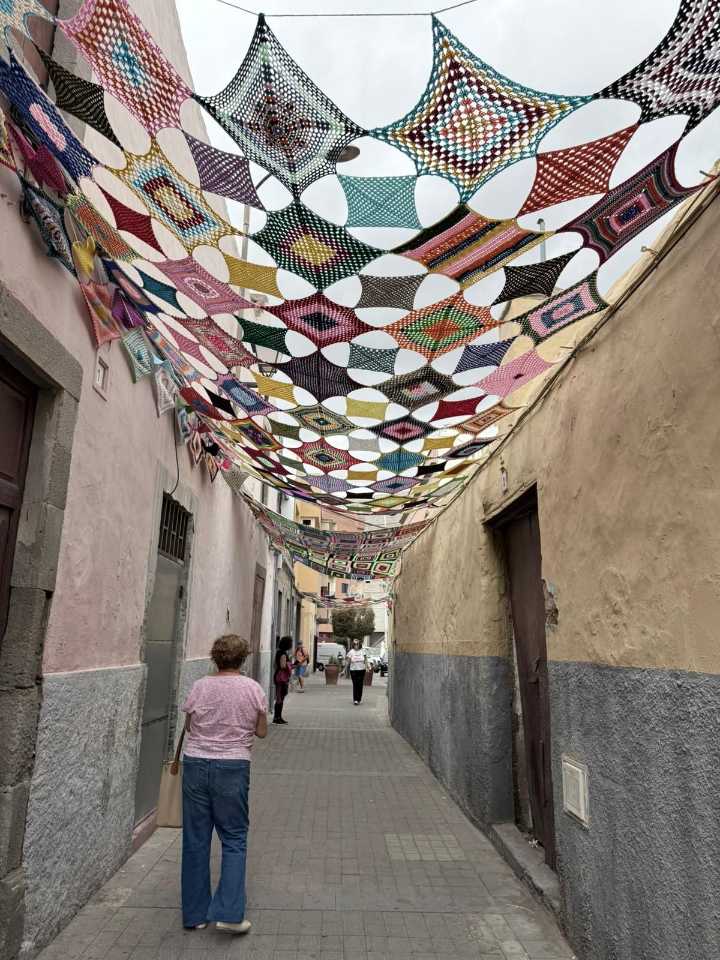 Las tejedoras de Telde llenan de color Los Llanos con motivo de las fiestas de San Gregorio Taumaturgo