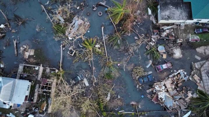 El huracán "Melissa" deja ya 64 muertos a su paso por el Caribe