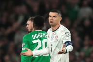 Codazo, expulsión y gestos polémicos: el minuto de furia de Cristiano Ronaldo en caída de Portugal