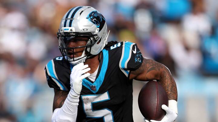 Rico Dowdle, Trevin Wallace out of practice Wednesday