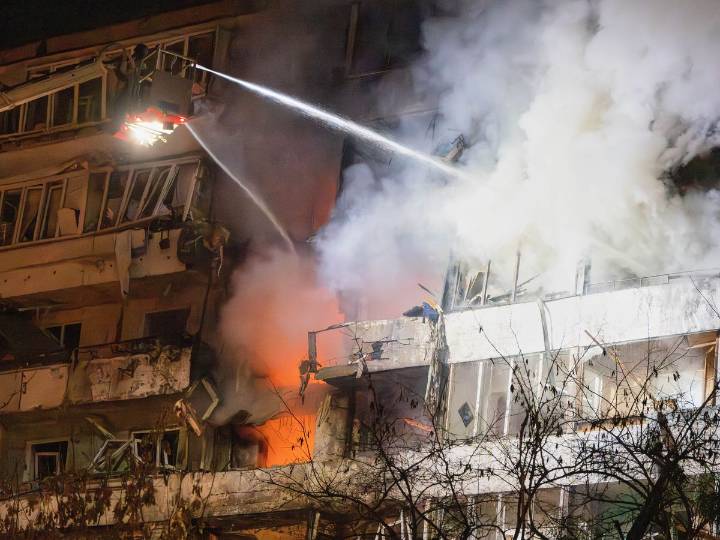 Russia launches wave of attacks on Kyiv despite holding peace talks with US