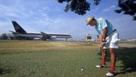 Don Mueang, el aeropuerto que tiene ¡un campo de golf! entre sus dos pistas