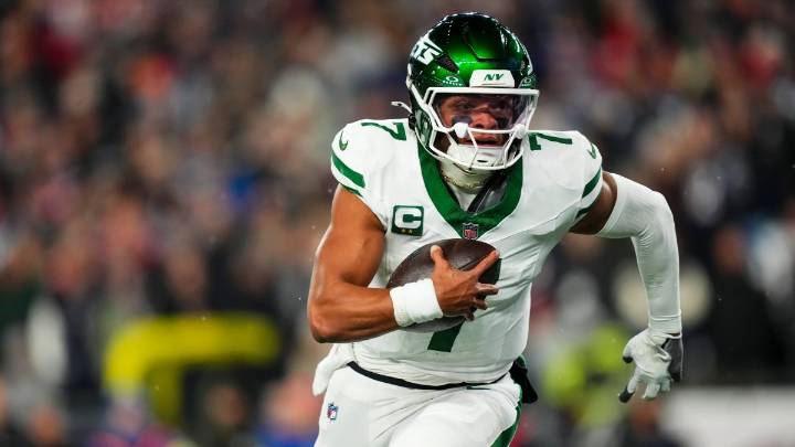Jets bench Justin Fields for Tyrod Taylor: AP source
